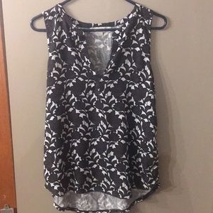 Sleeveless dress shirt